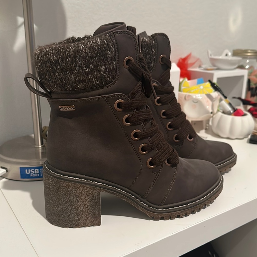 Brown Roxy boots size 6